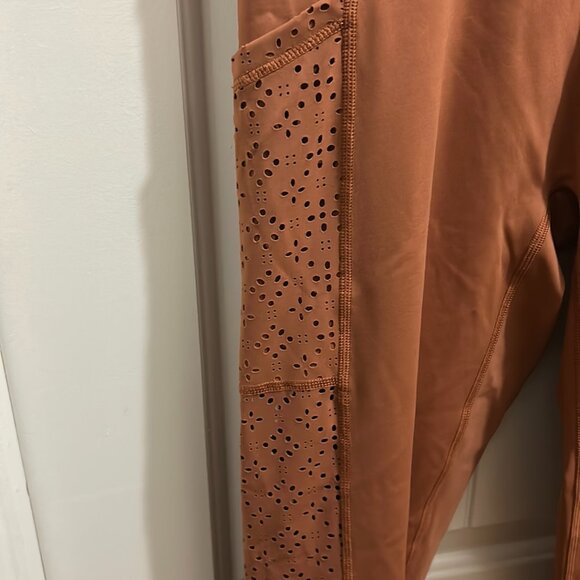 Aerie High-Waisted Leggings with Pockets! - Picture 3 of 4